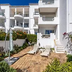 1c Waterside With Shared Pool *
