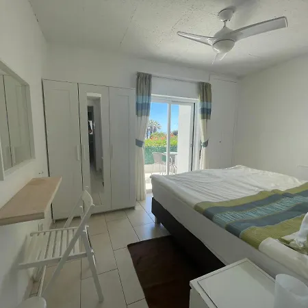1c Waterside Apartment *