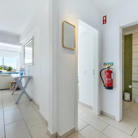 1c Waterside With Shared Pool Luz