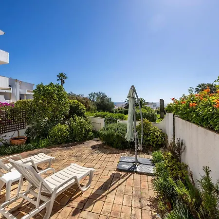 1c Waterside With Shared Pool Appartement