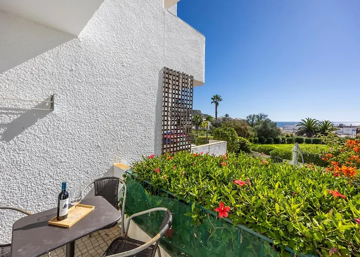 1c Waterside With Shared Pool *