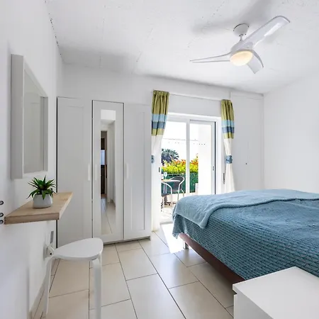 1c Waterside With Shared Pool Апартаменты