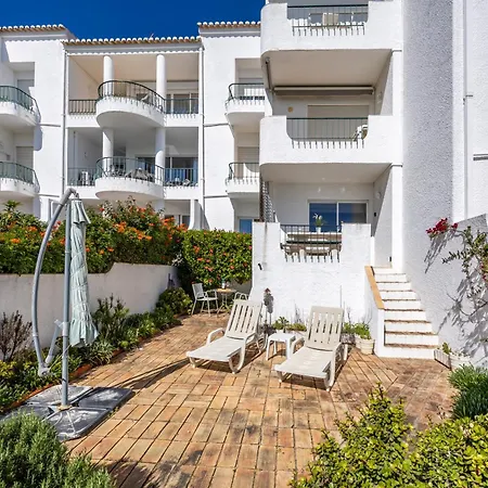 1c Waterside With Shared Pool *