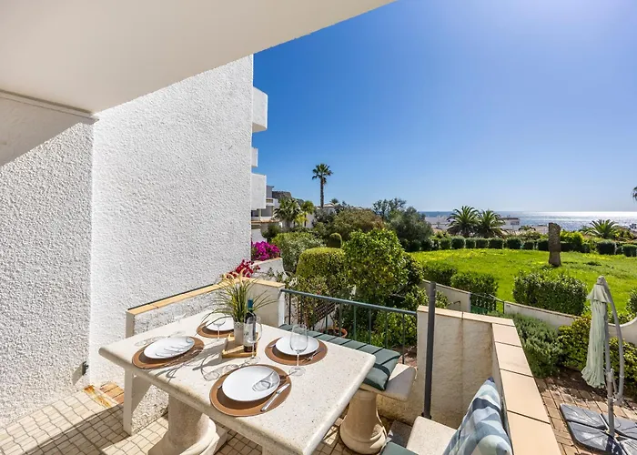 1c Waterside With Shared Pool